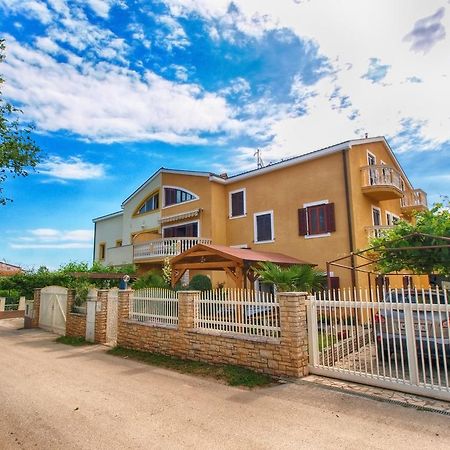 Apartments Joko 1160 Пула Екстериор снимка