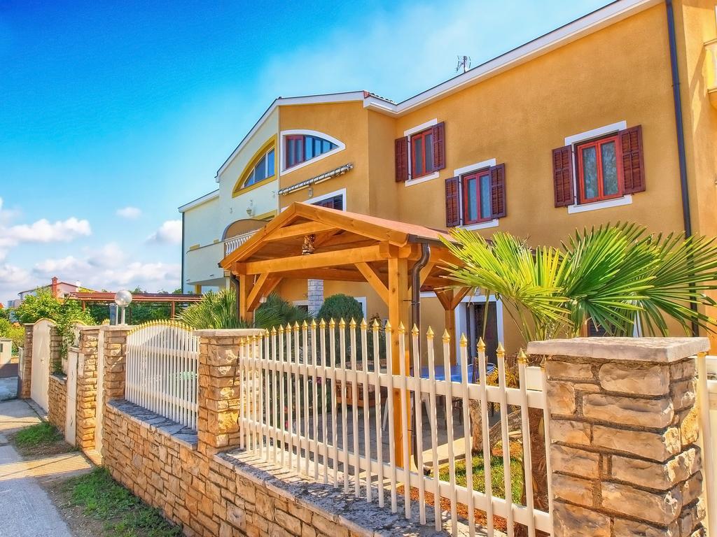 Apartments Joko 1160 Пула Екстериор снимка