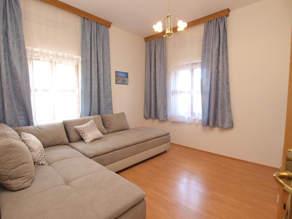 Apartments Joko 1160 Пула Екстериор снимка